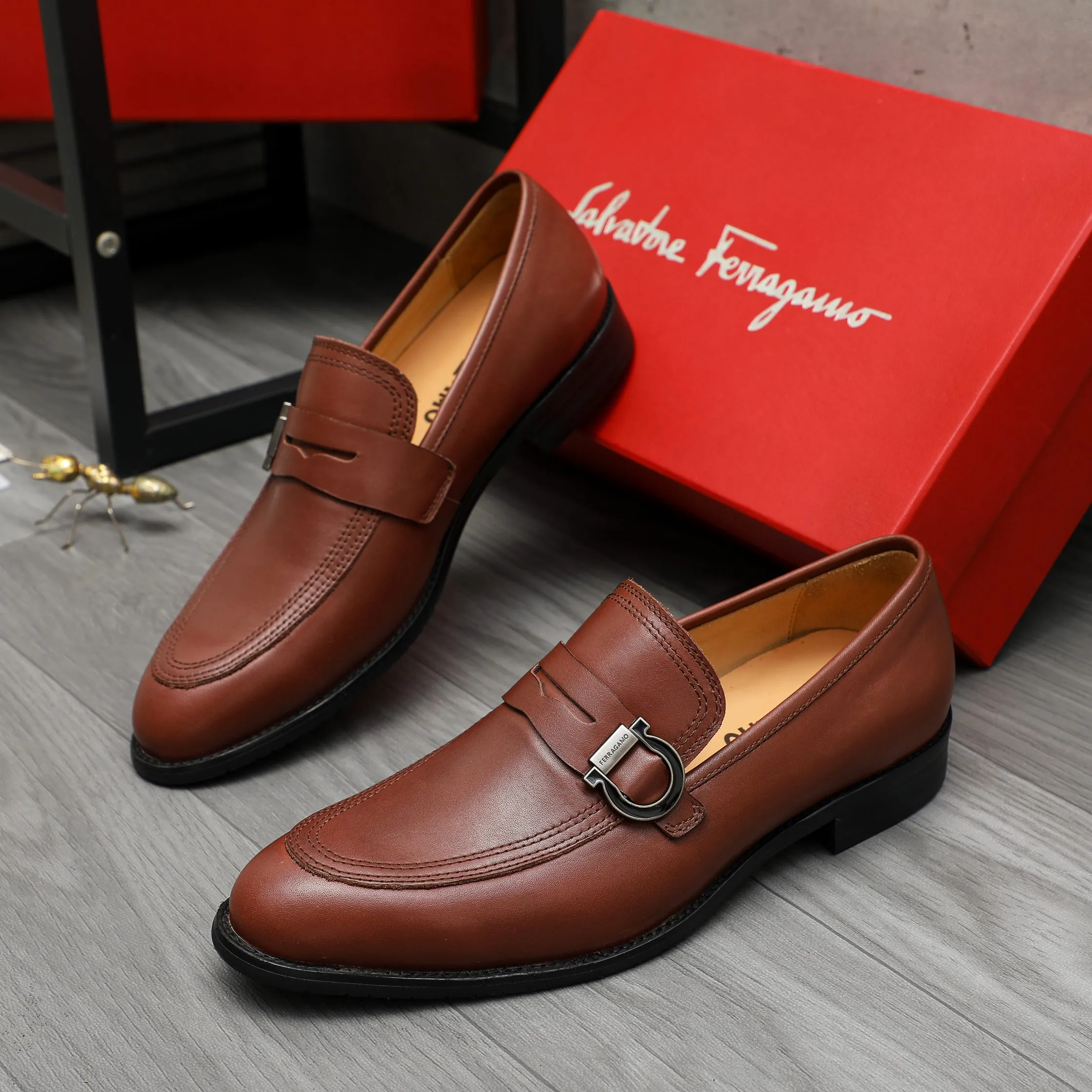 Men's men's shoes💰460 Product trademark: Ferragamo "Ferragamo" business slip-on leather shoes Regular size: 39-44 Product materials: Selected high-quality cowhide upper, cowhide lining, original outsole